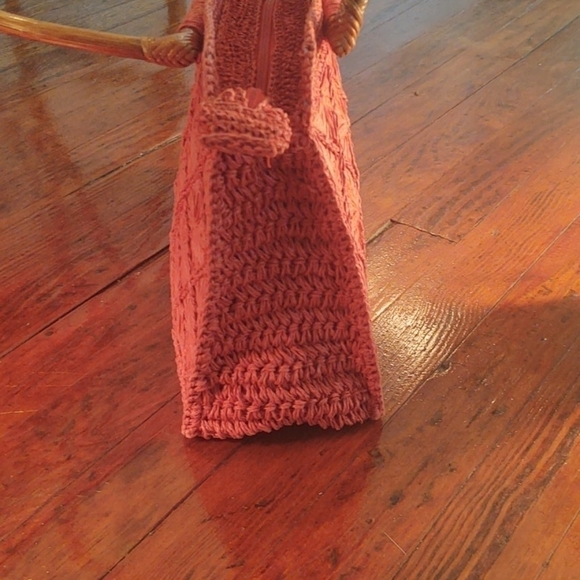 Pink Woven Straw Bag with Wooden Handles - Picture 4 of 6
